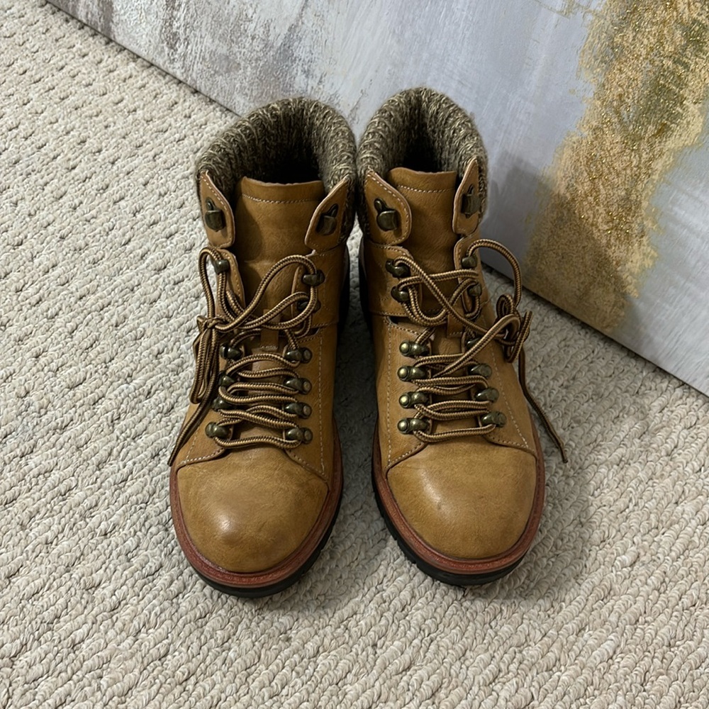 Winter lace-up boots